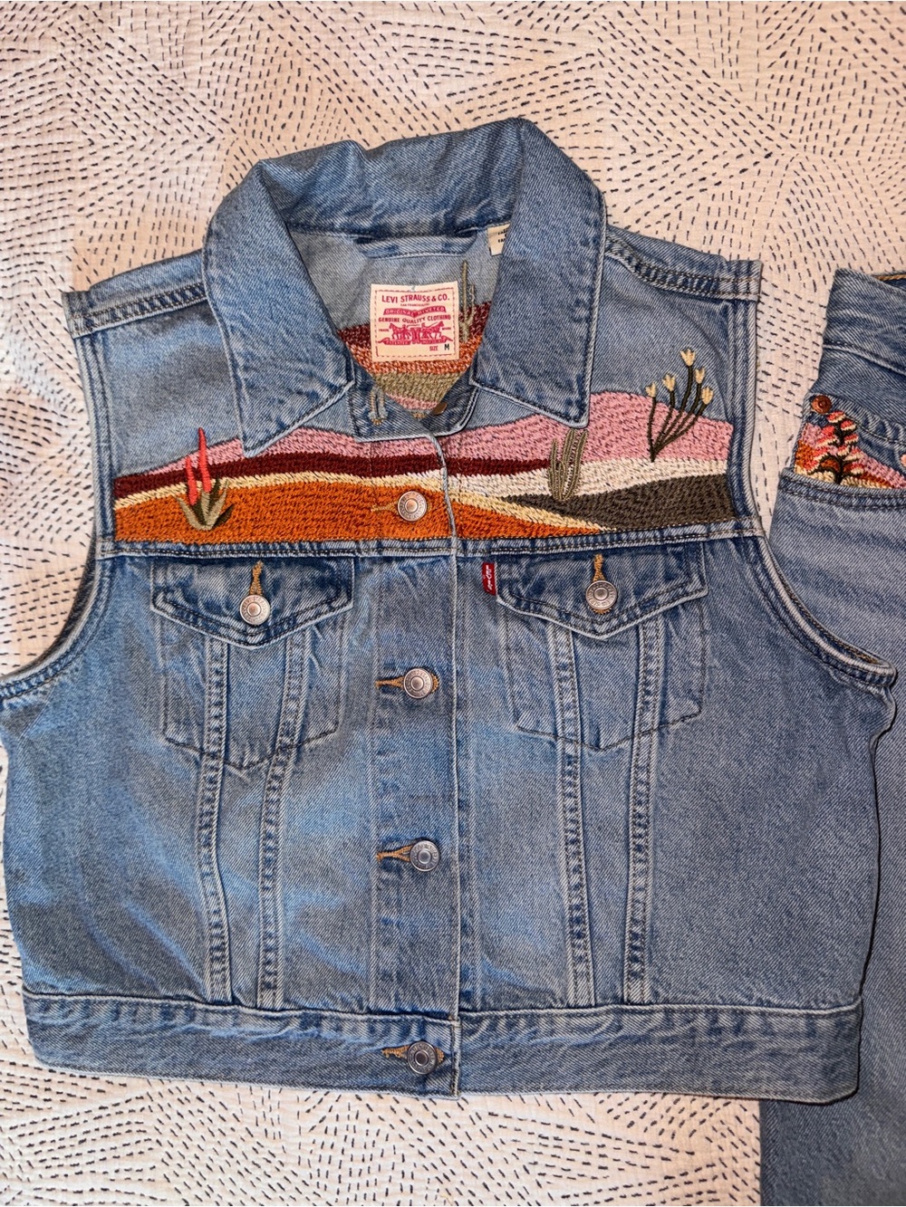 Levi's Light Blue Desert Utopia Embroidered Denim Vest and 501 90’s Jeans Set - Picture 6 of 16